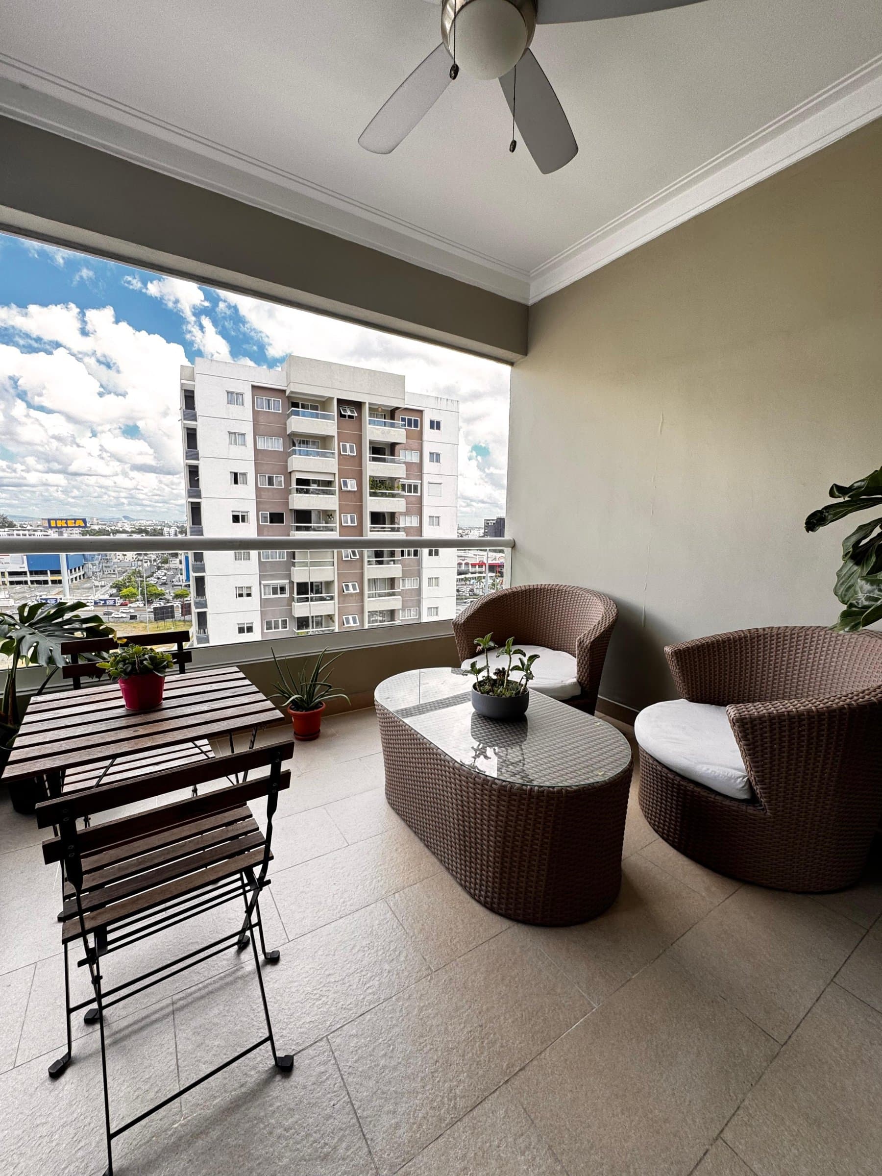Apartamento en alquiler con línea blanca en Serrallés